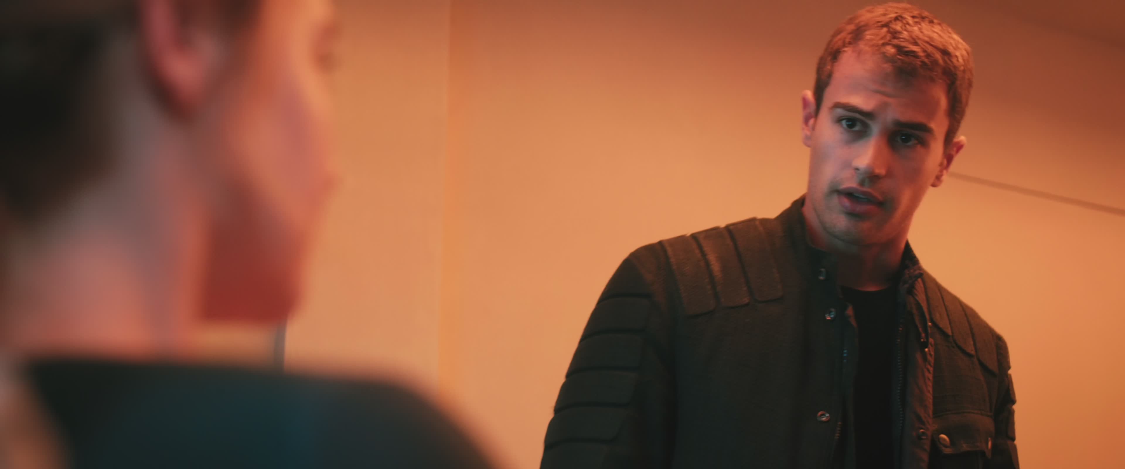 Download Divergent (2014) HD Movie 480p [375MB] || 720p [2MB] || 1080p [721MB]