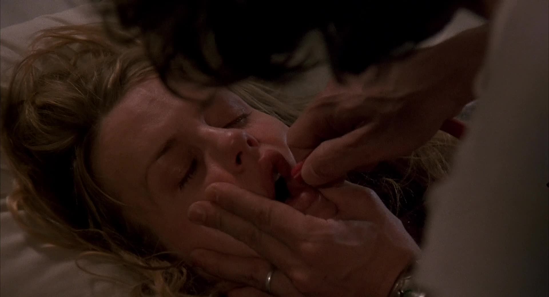 Download Hide and Seek (2000) HD Movie 480p [305MB] || 720p [818MB] || 1080p [2.01GB]