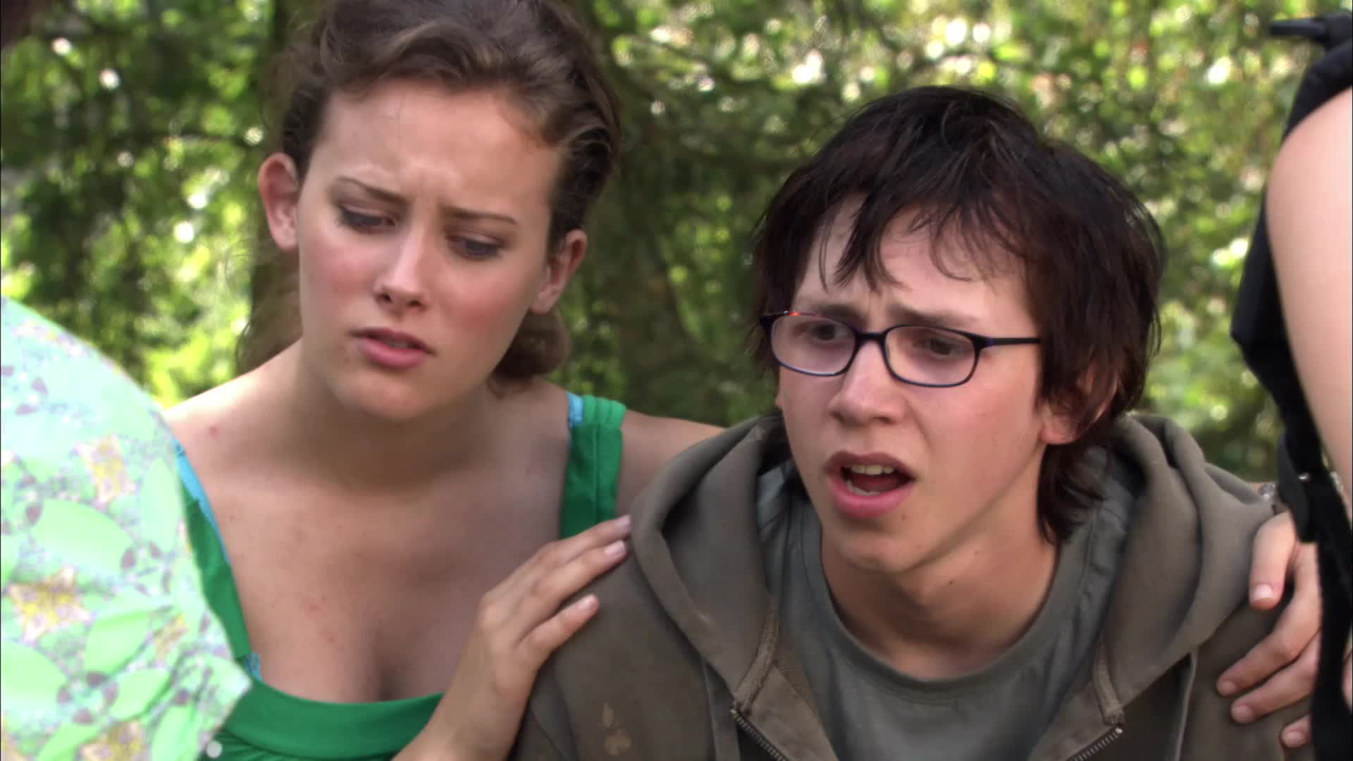 Download Skins (2013) HD Series 480p [117MB] || 720p [321MB] || 1080p [1.77GB]