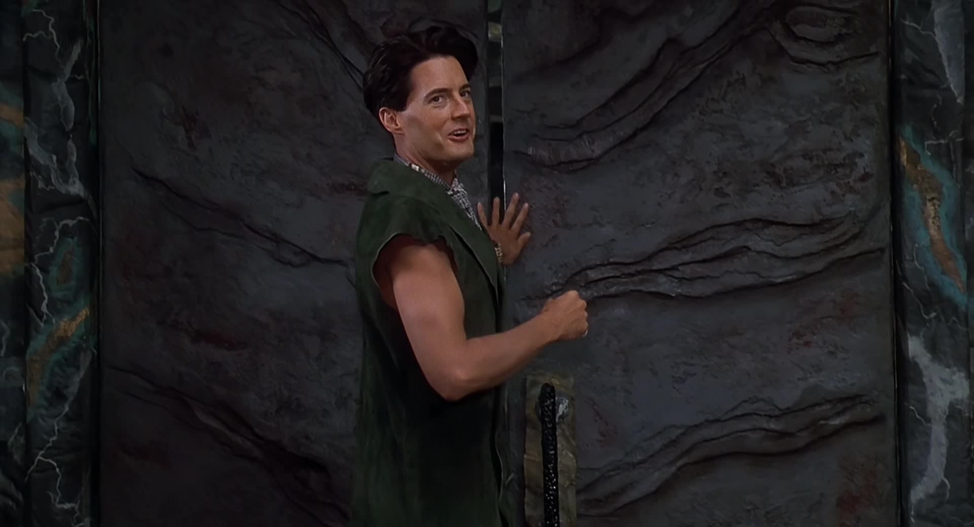 Download The Flintstones (1994) HD Movie 480p [383MB] || 720p [925MB] || 1080p [1.41GB]