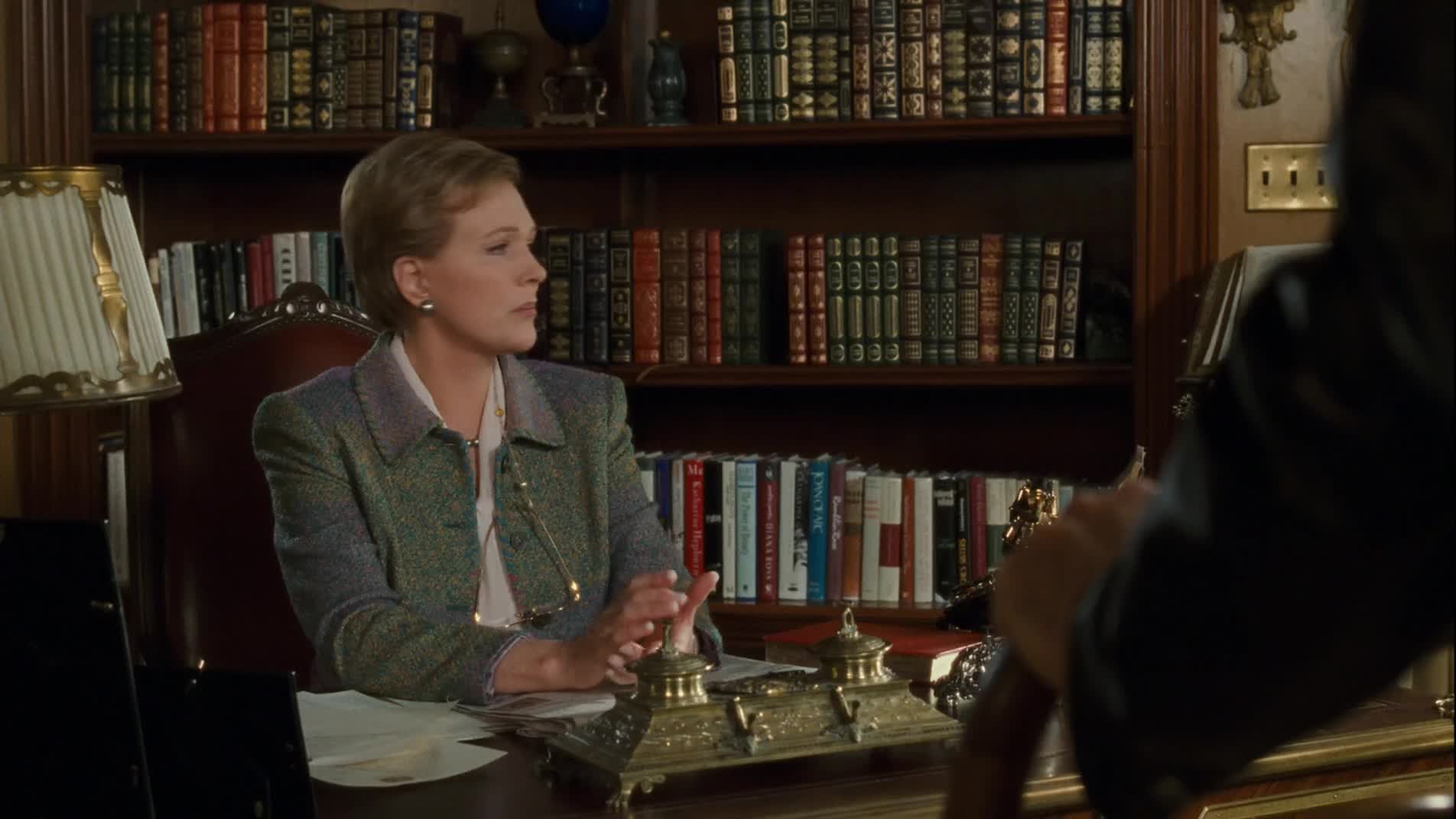 Download The Princess Diaries (2001) HD Movie 480p [398MB] || 720p [1.08GB] || 1080p [1.80GB]