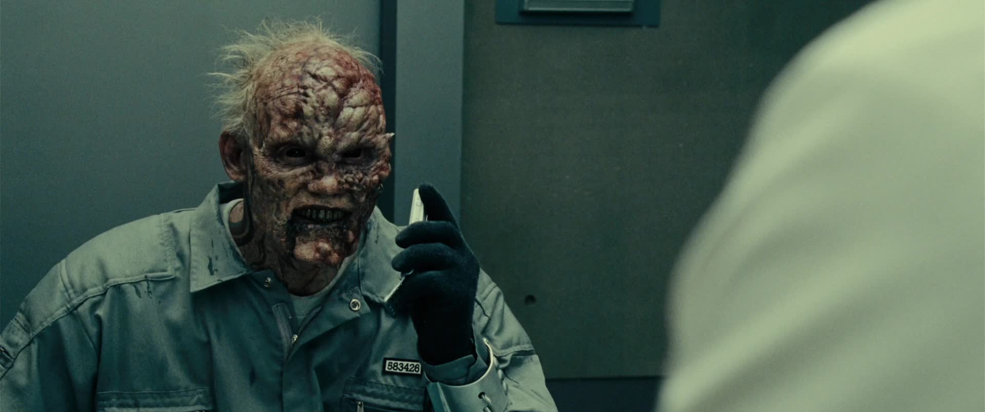 Download Resident Evil: Extinction (2007) HD Movie 480p [315MB] || 720p [1.21GB] || 1080p [1.79GB]