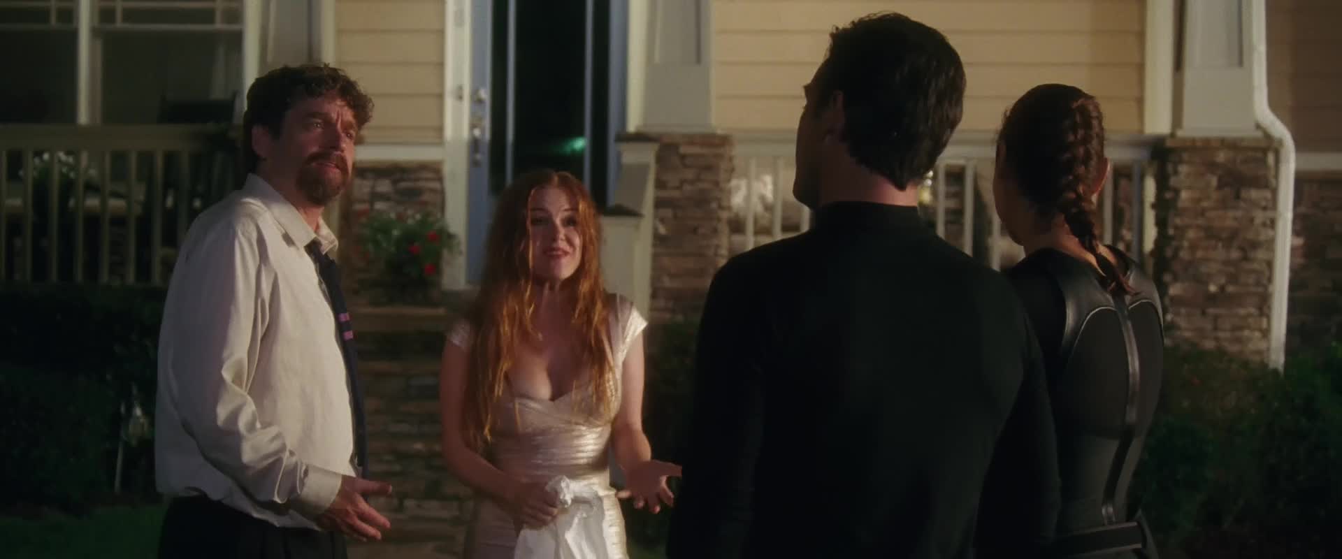 Download Keeping Up with the Joneses (2016) HD Movie 480p [264MB] || 720p [797MB] || 1080p [1.64GB]