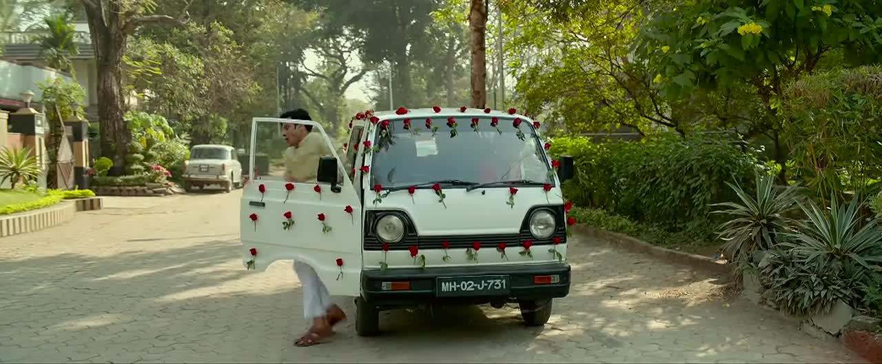 Loading Screenshot for Suraj Pe Mangal Bhari (2020)